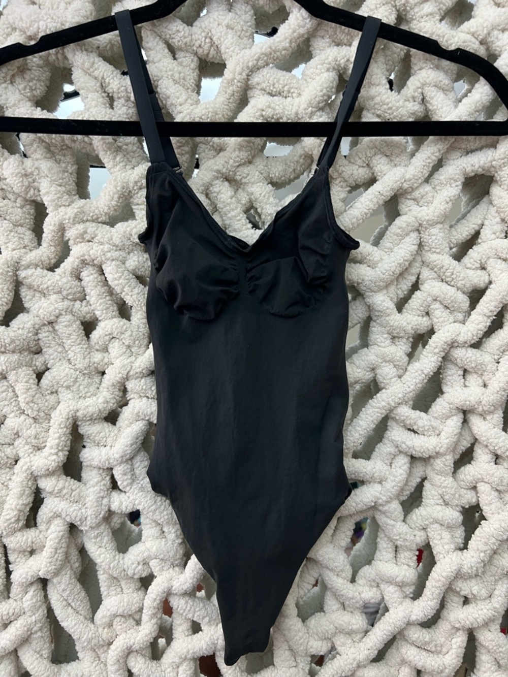 SKIMS EVERYDAY SCULPT THONG BODYSUIT NWOT - ONYX
